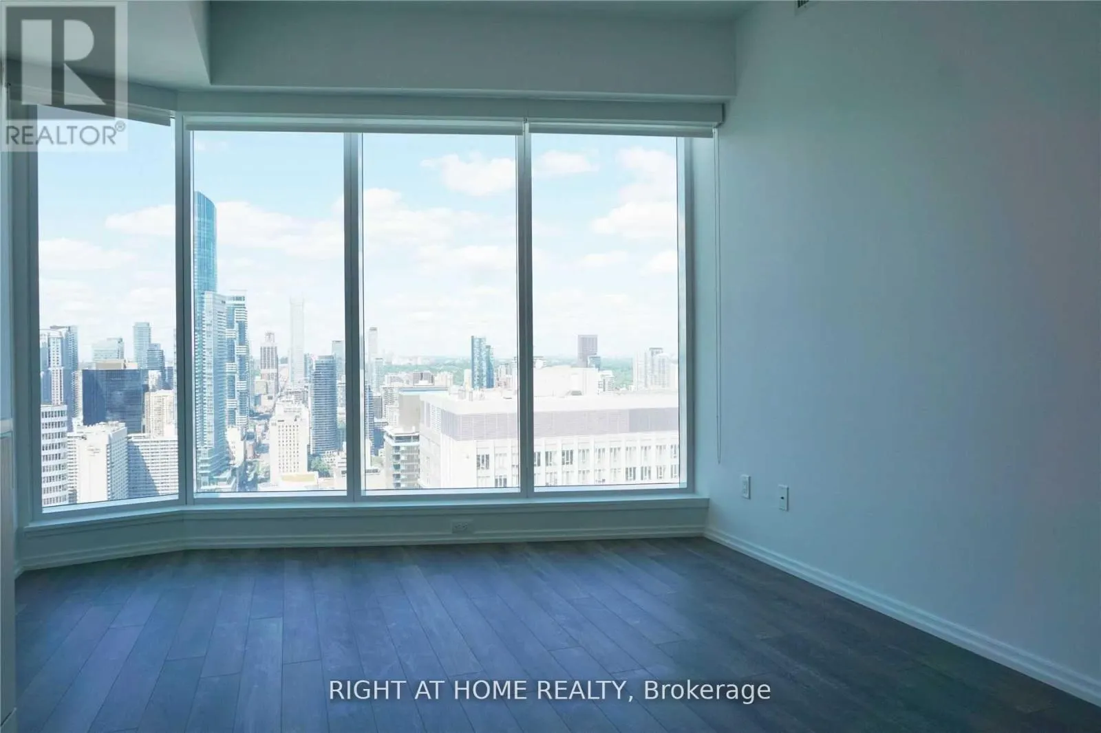 5614 - 197 YONGE STREET