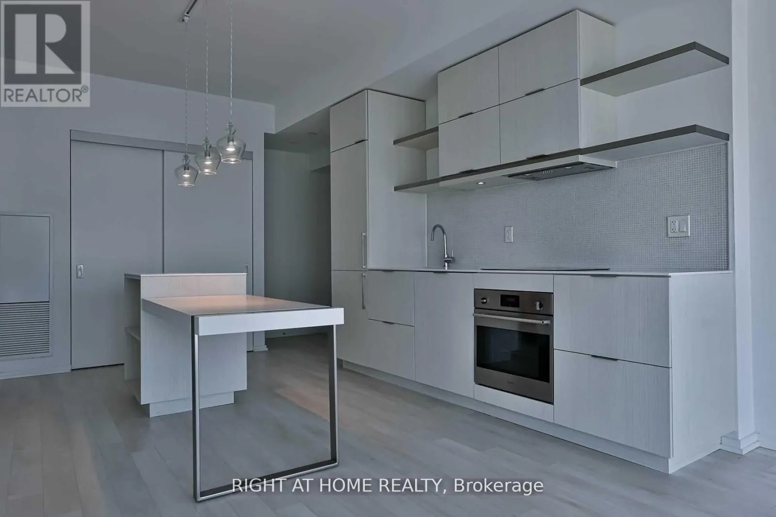 5614 - 197 YONGE STREET