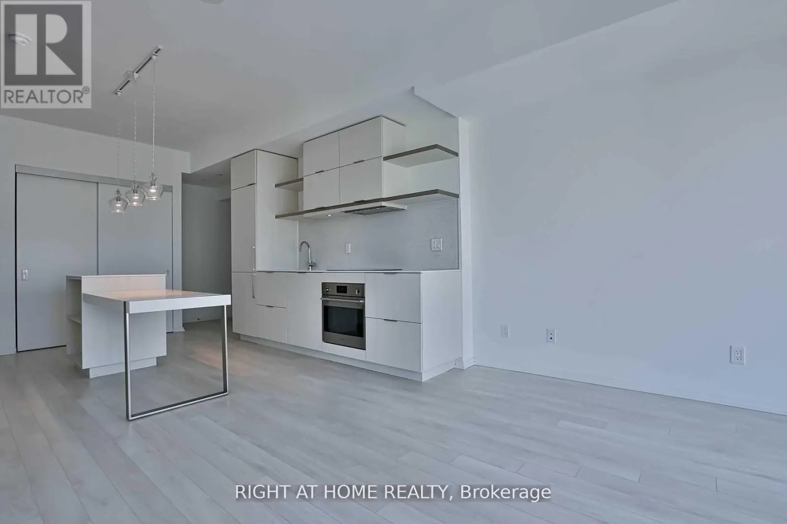 5614 - 197 YONGE STREET