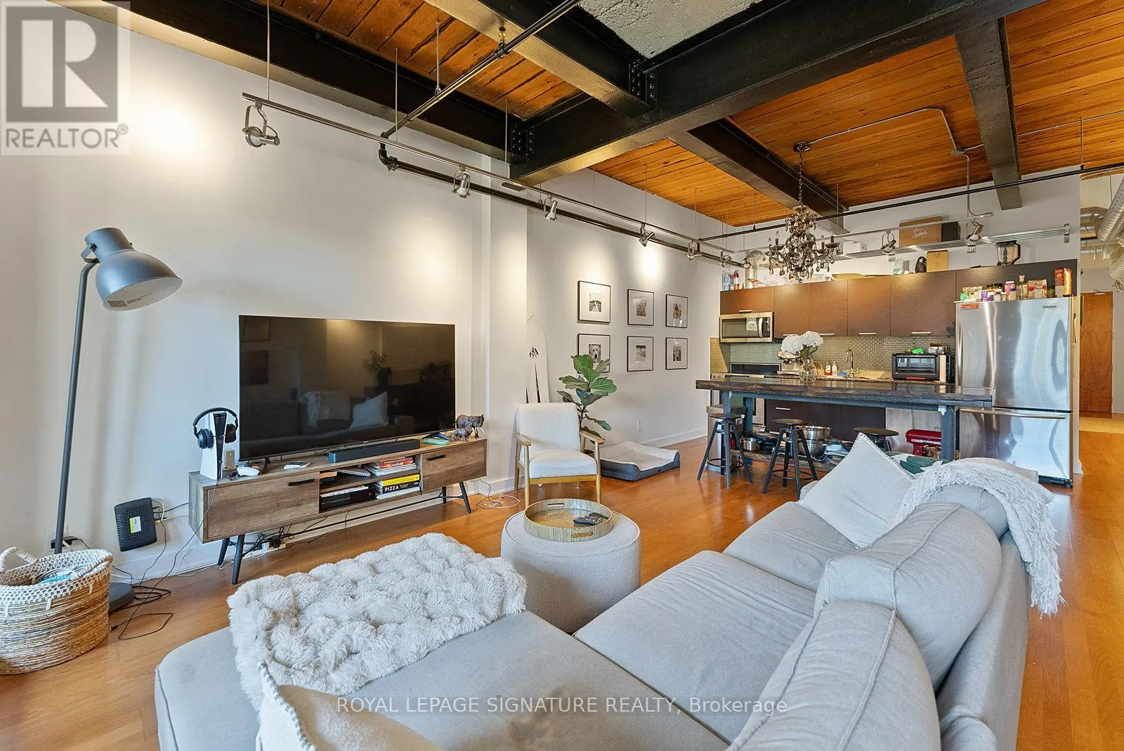 225 - 43 HANNA AVENUE