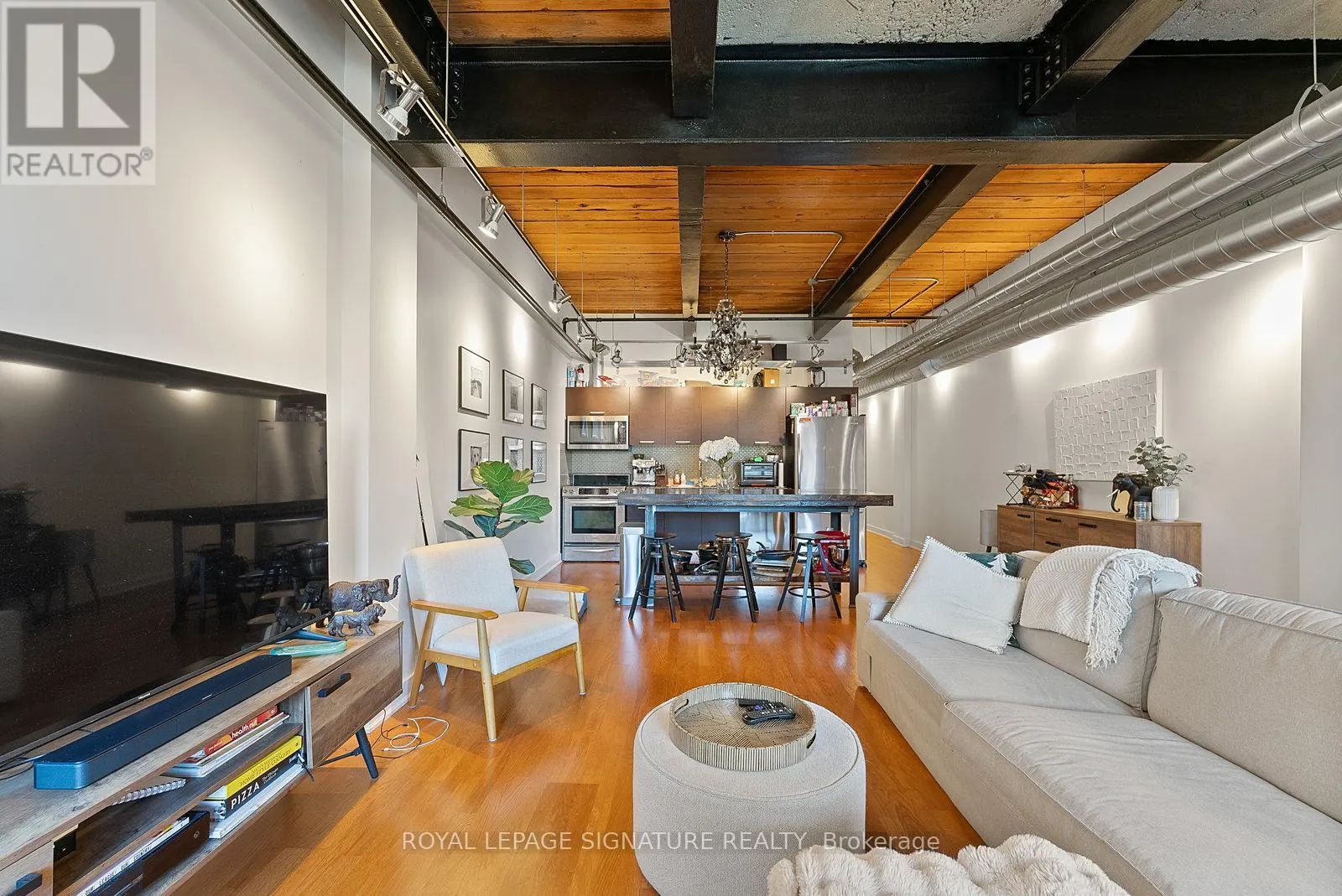 225 - 43 HANNA AVENUE