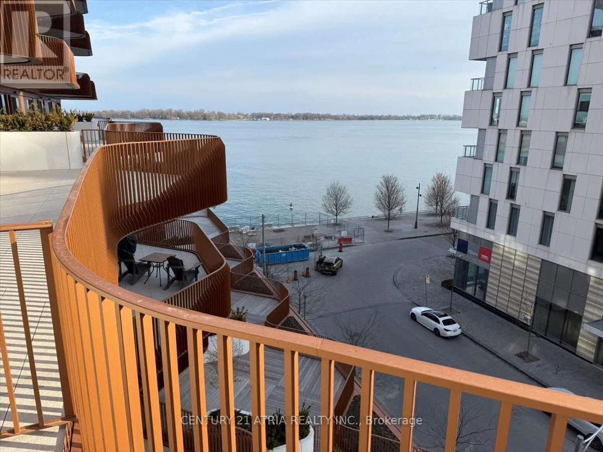516 - 155 MERCHANTS' WHARF