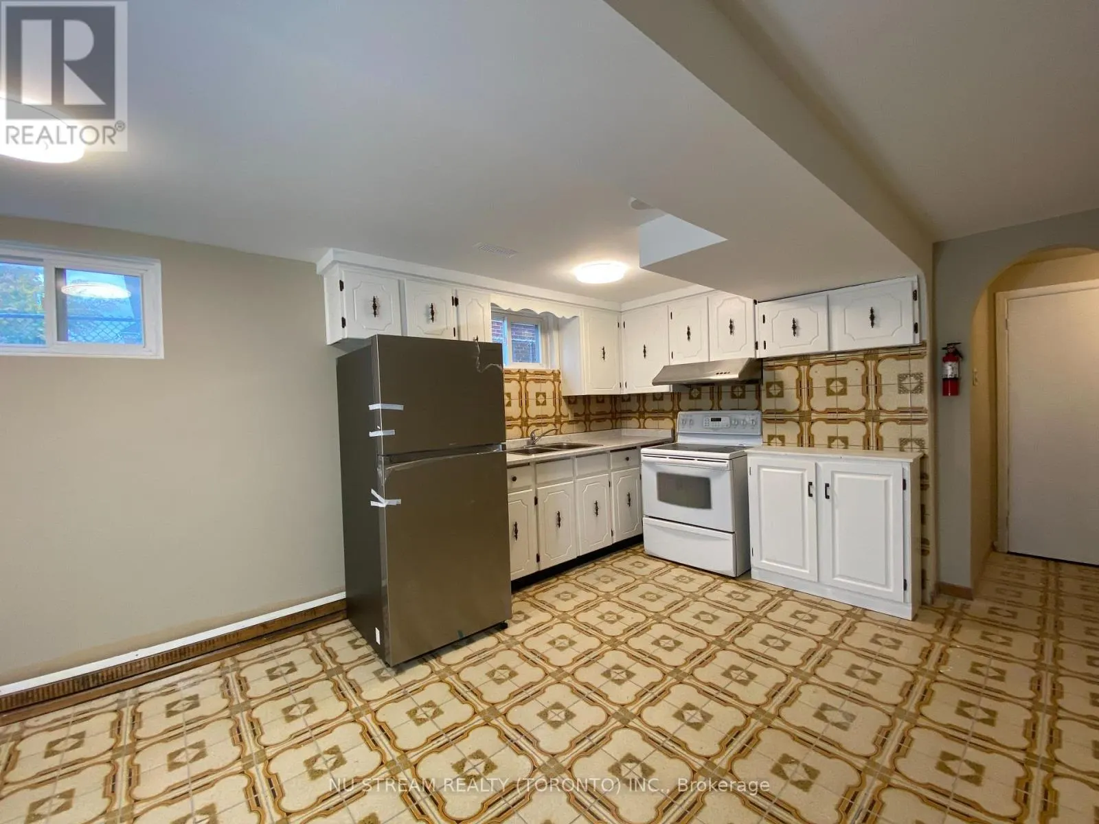 30 HICKORYNUT DR DRIVE
