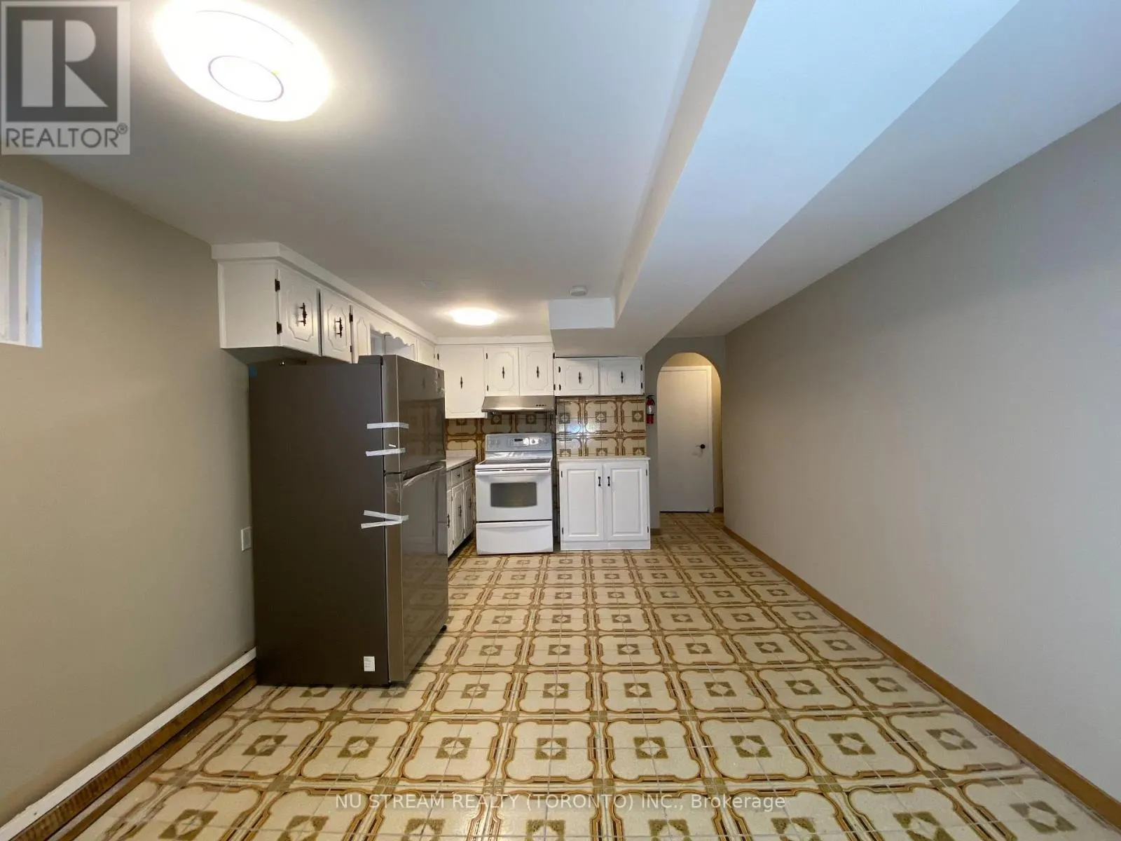 30 HICKORYNUT DR DRIVE