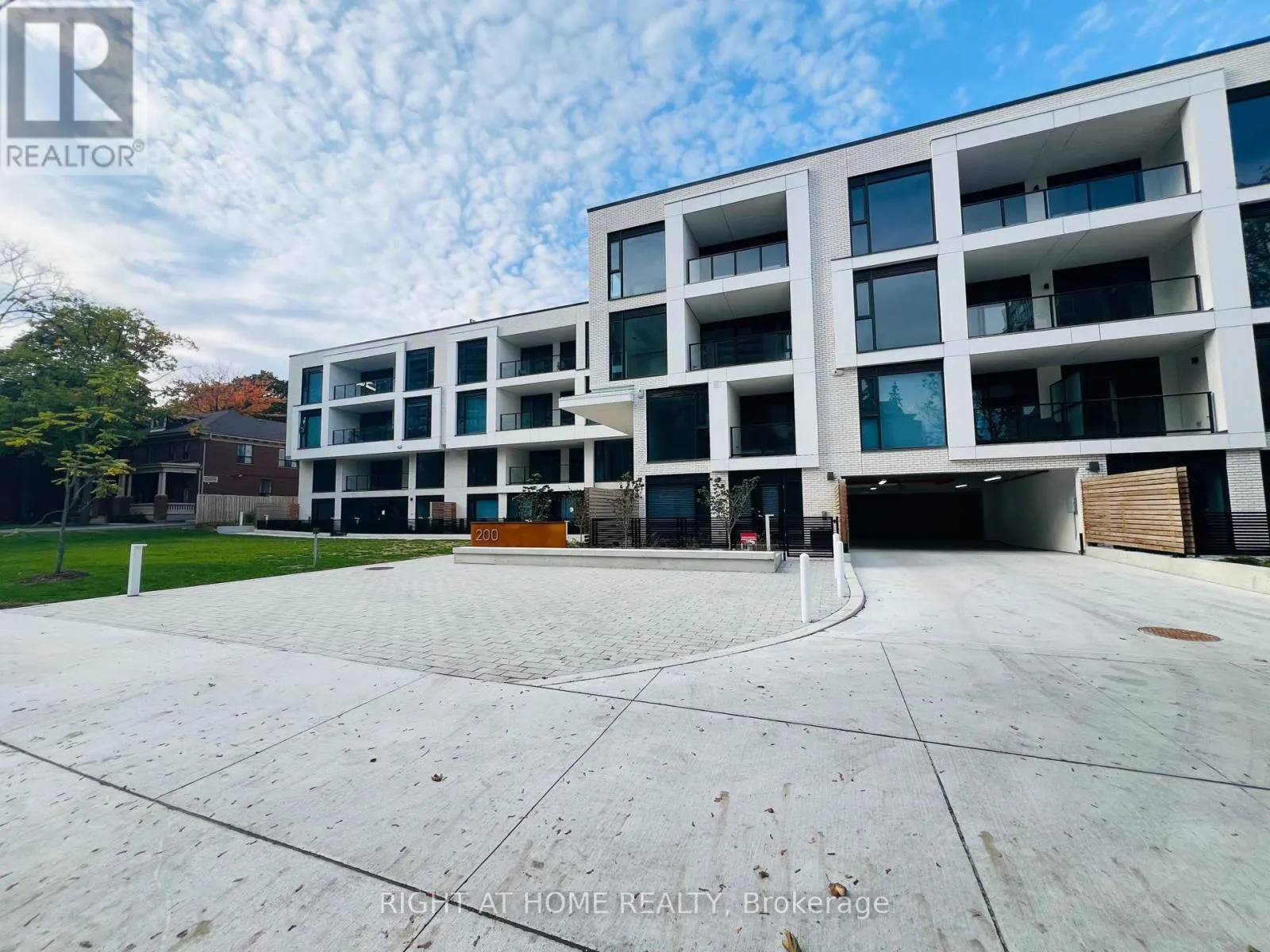 101 - 200 KEEWATIN AVENUE