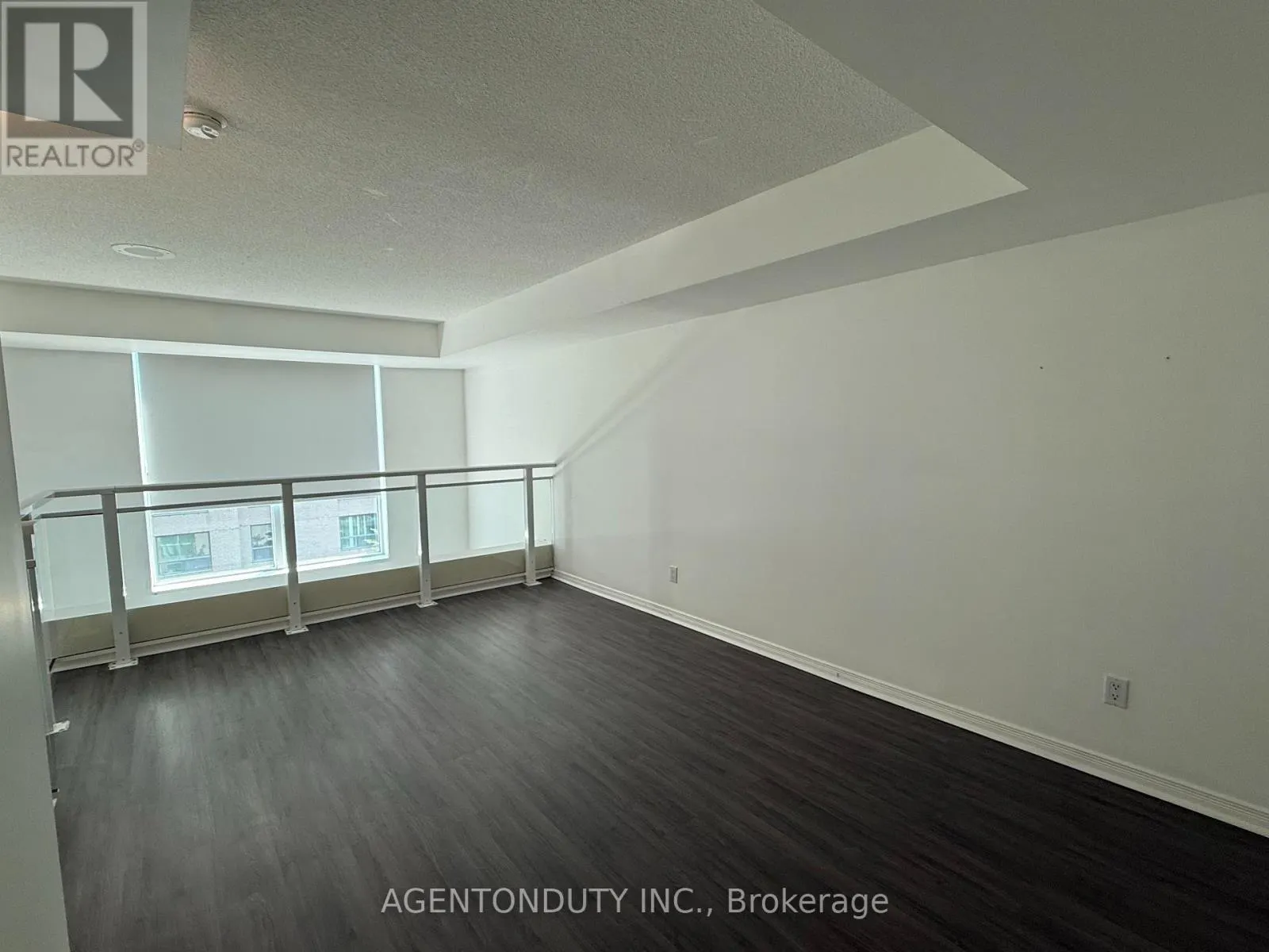 529 - 109 FRONT STREET E