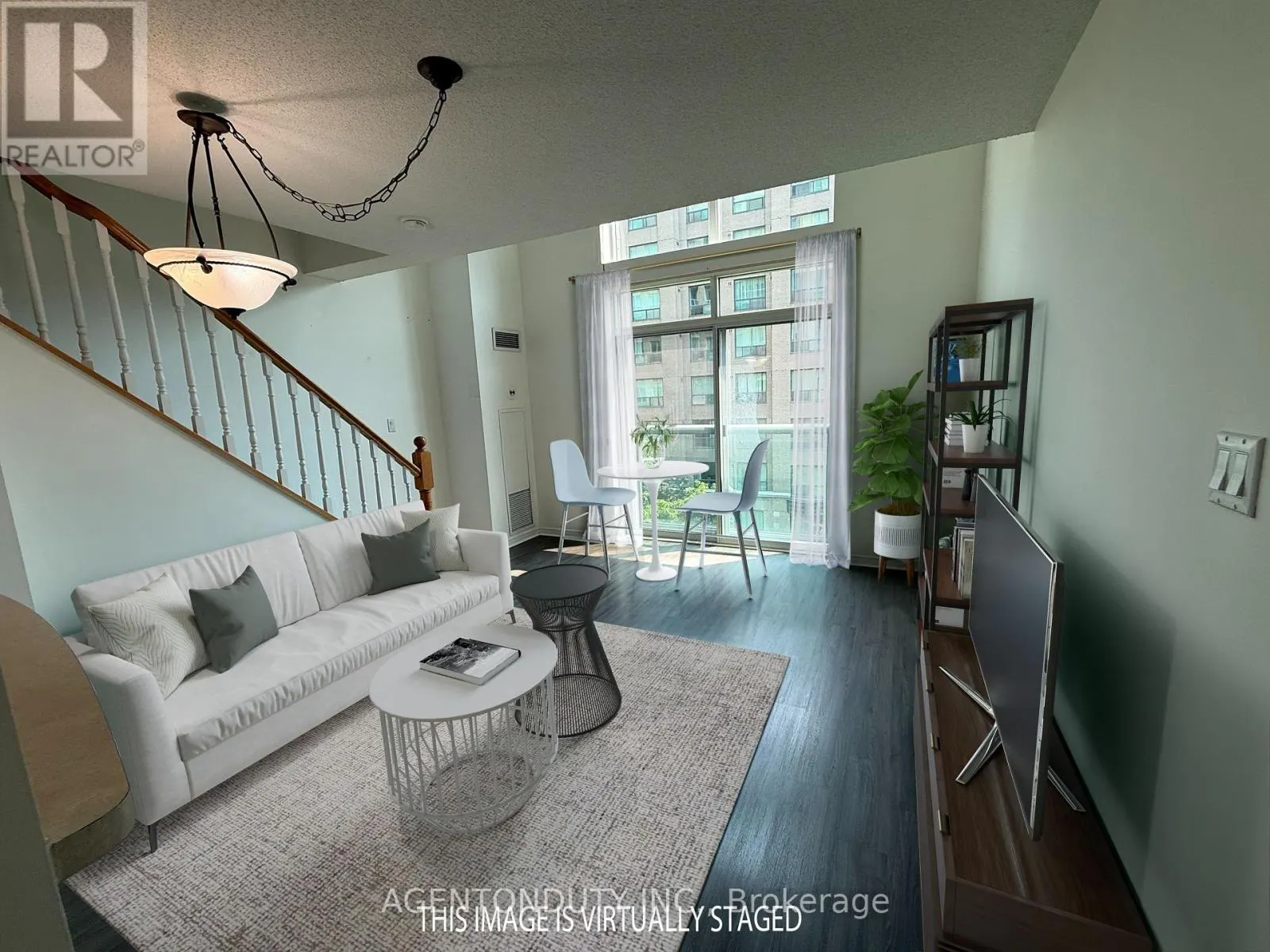 529 - 109 FRONT STREET E
