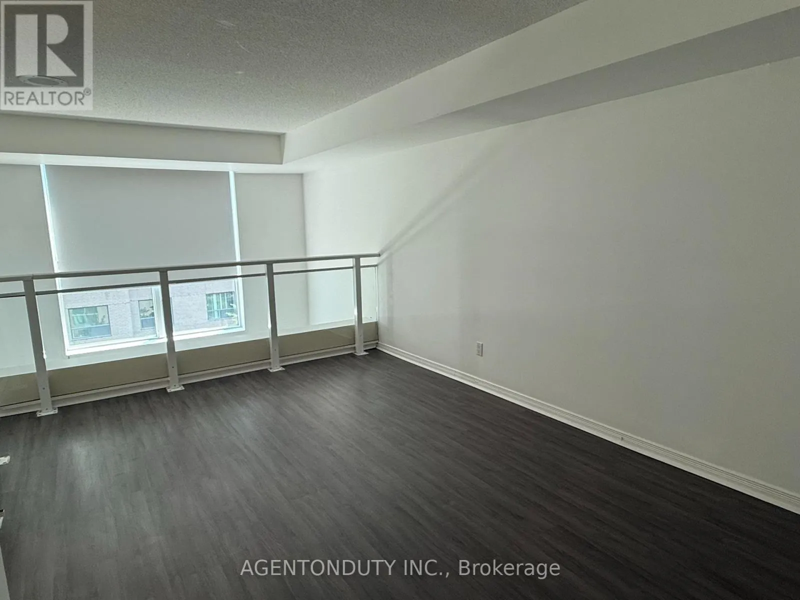 529 - 109 FRONT STREET E