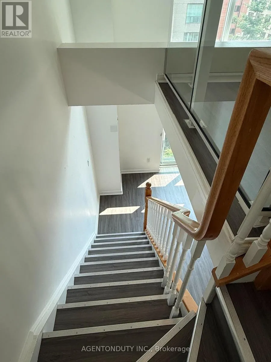 529 - 109 FRONT STREET E