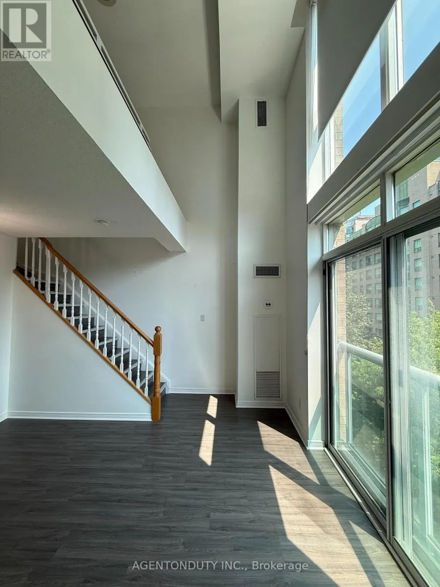 529 - 109 FRONT STREET E