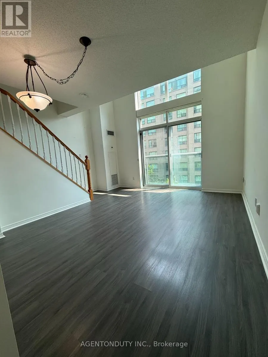 529 - 109 FRONT STREET E