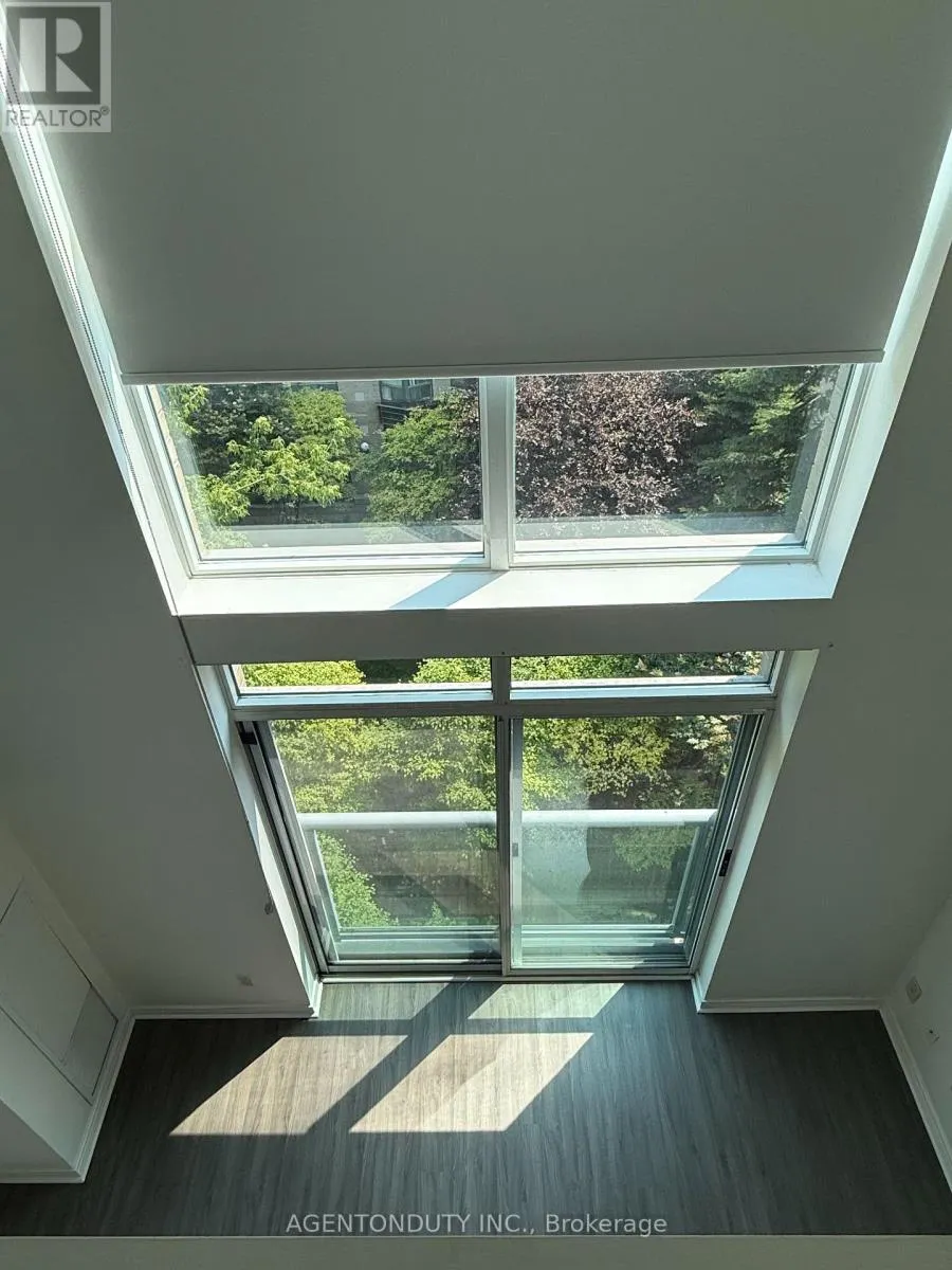 529 - 109 FRONT STREET E