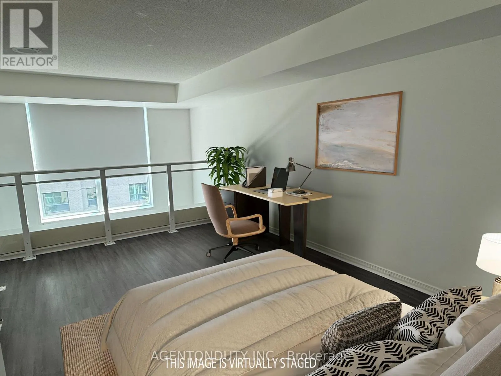 529 - 109 FRONT STREET E