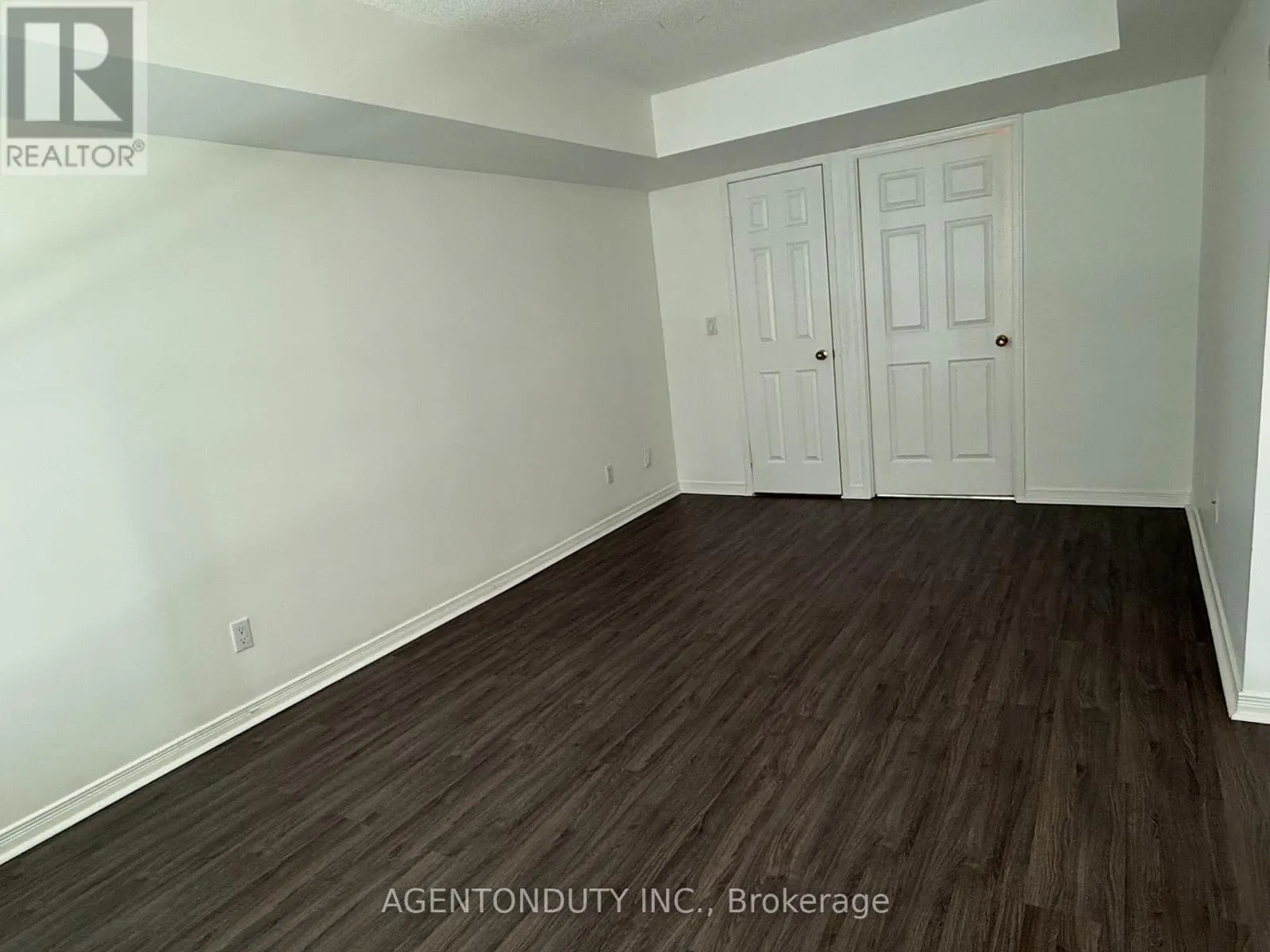 529 - 109 FRONT STREET E