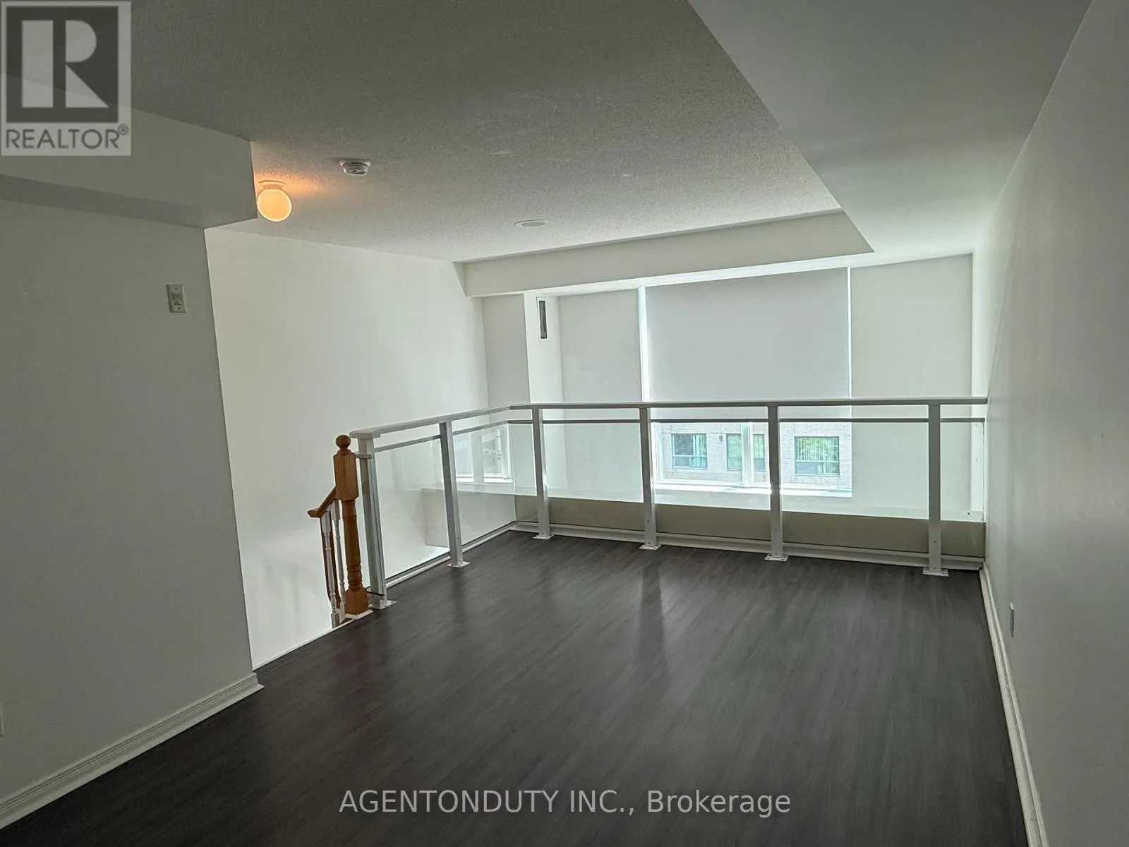 529 - 109 FRONT STREET E