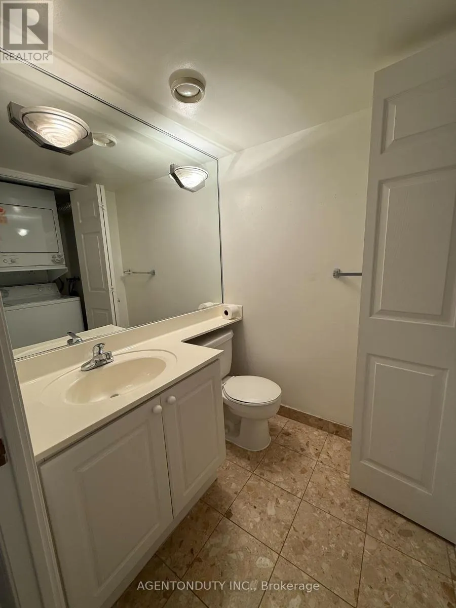 529 - 109 FRONT STREET E