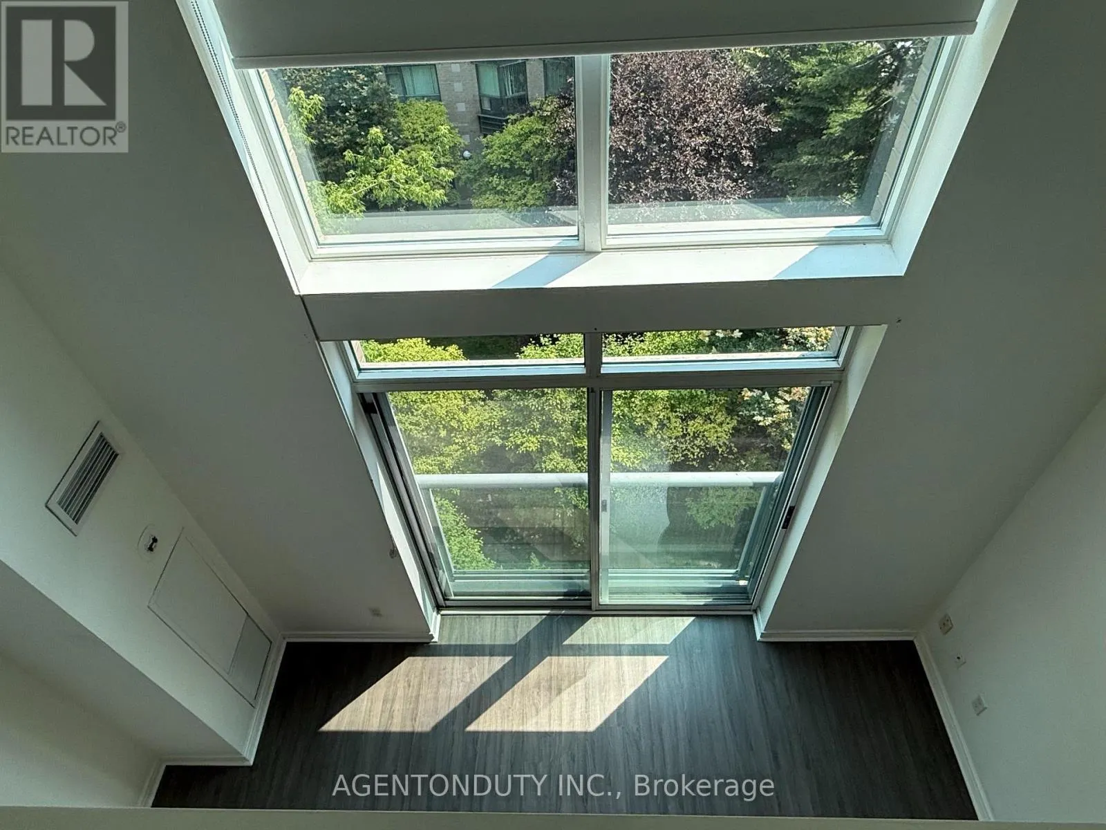 529 - 109 FRONT STREET E