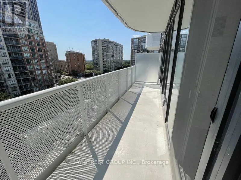 701 - 15 HOLMES AVENUE