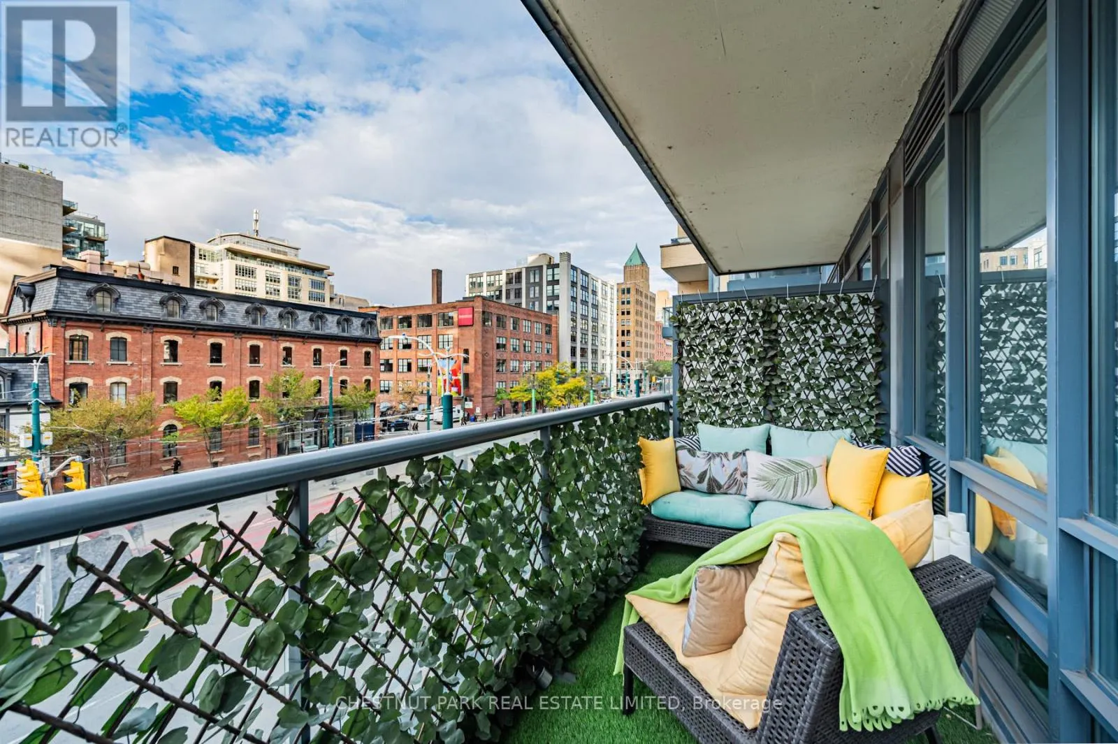 308 - 438 KING STREET W