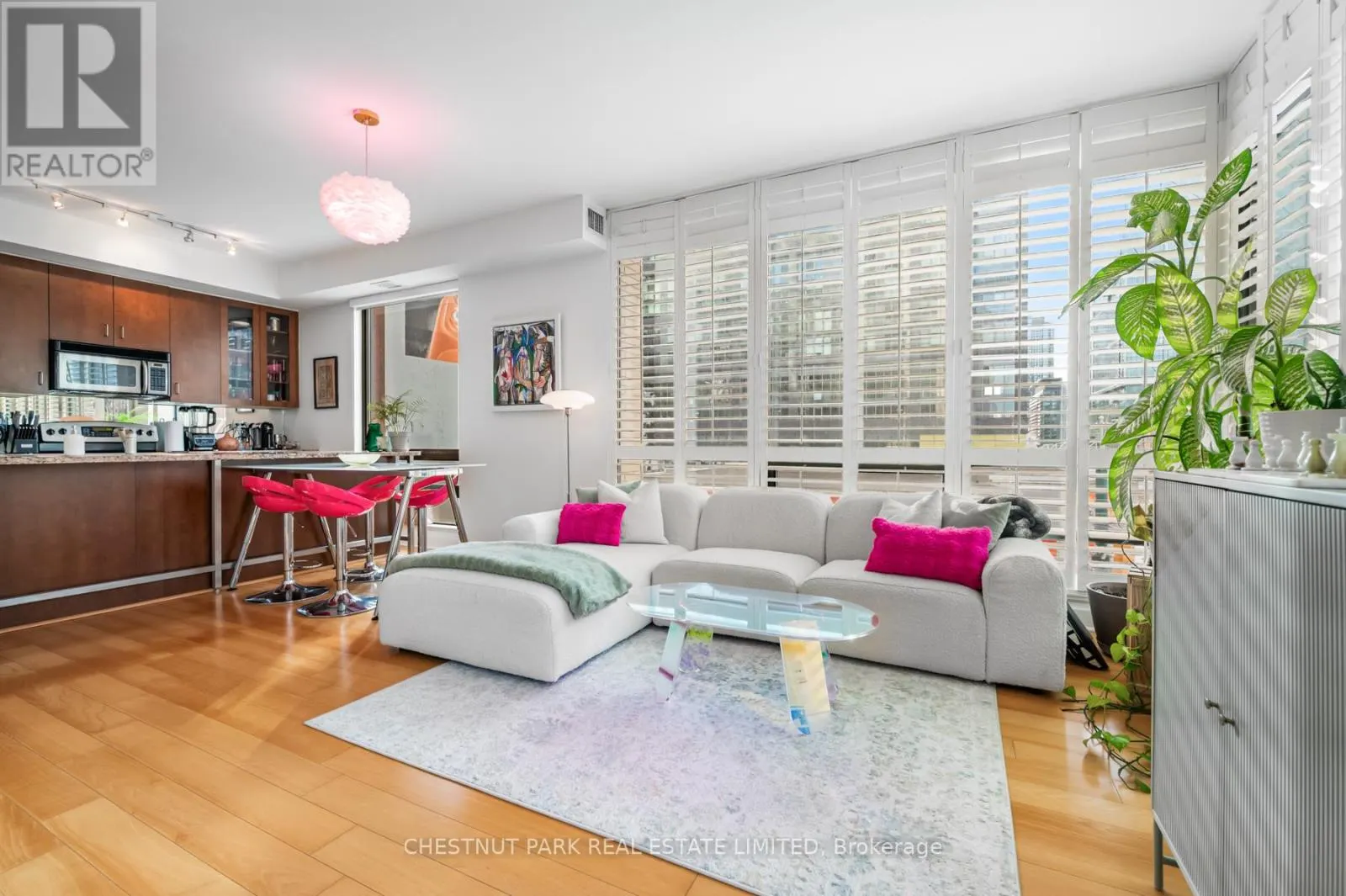 308 - 438 KING STREET W
