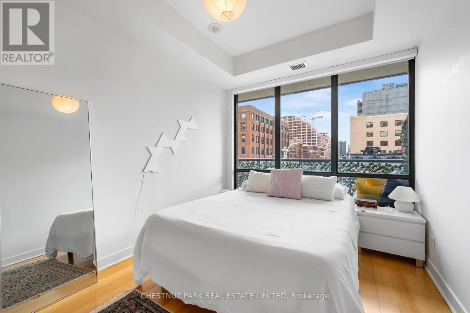 308 - 438 KING STREET W