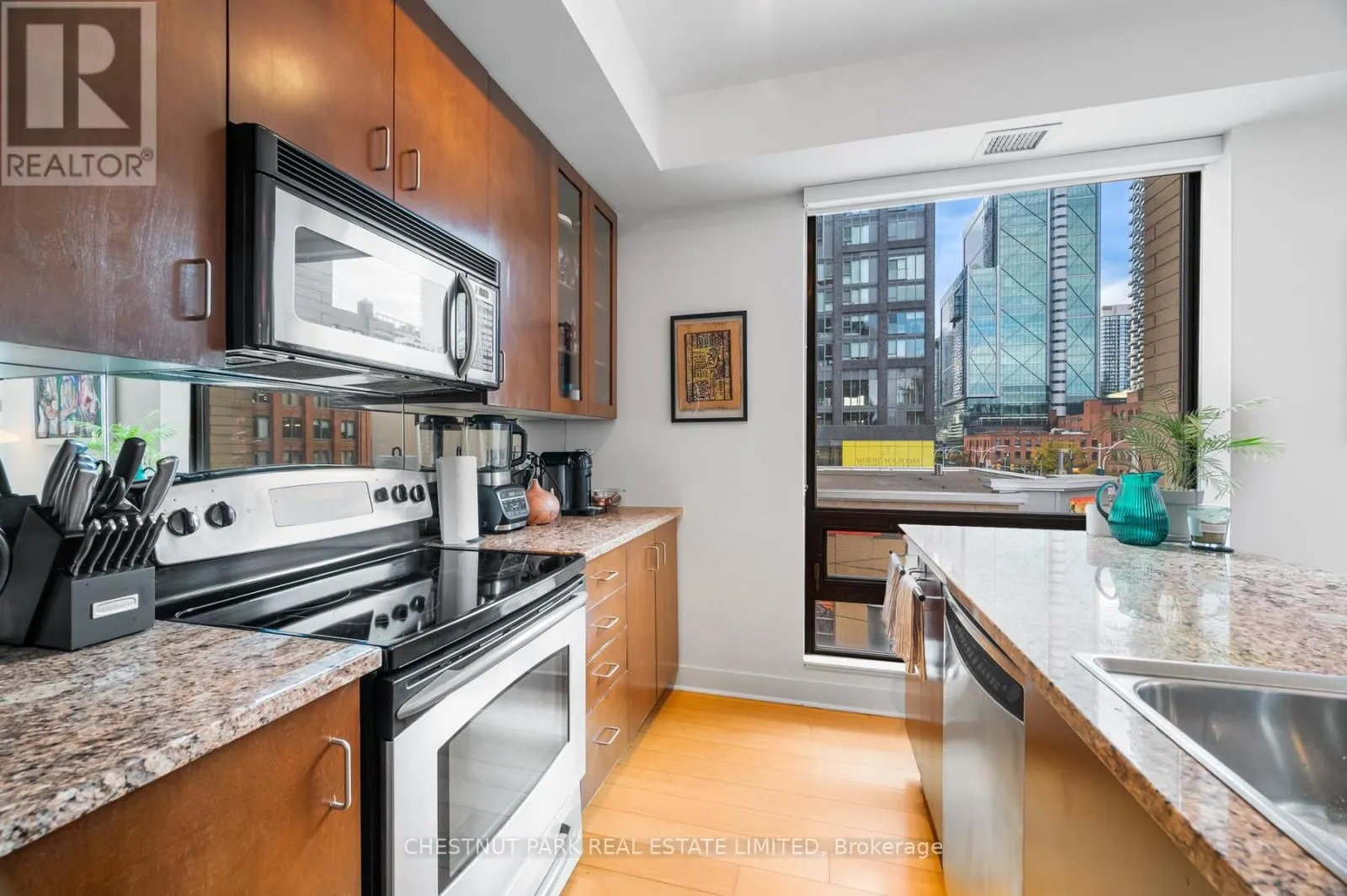 308 - 438 KING STREET W