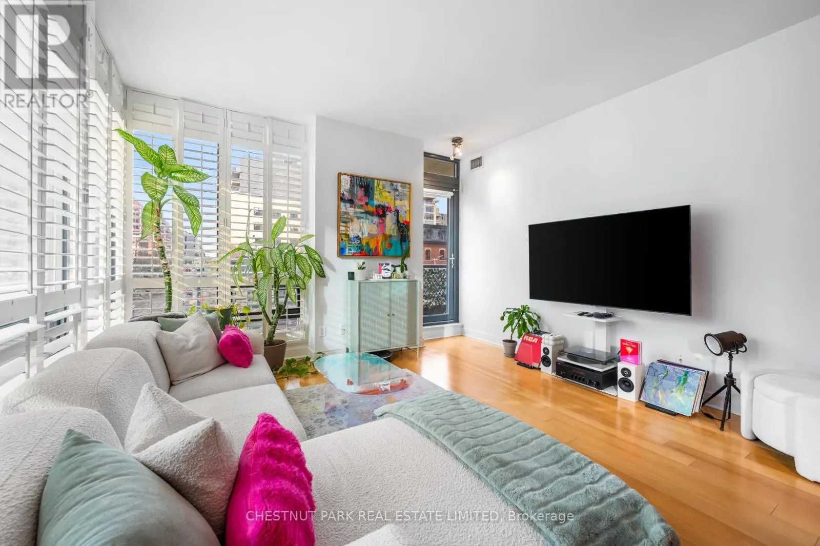 308 - 438 KING STREET W