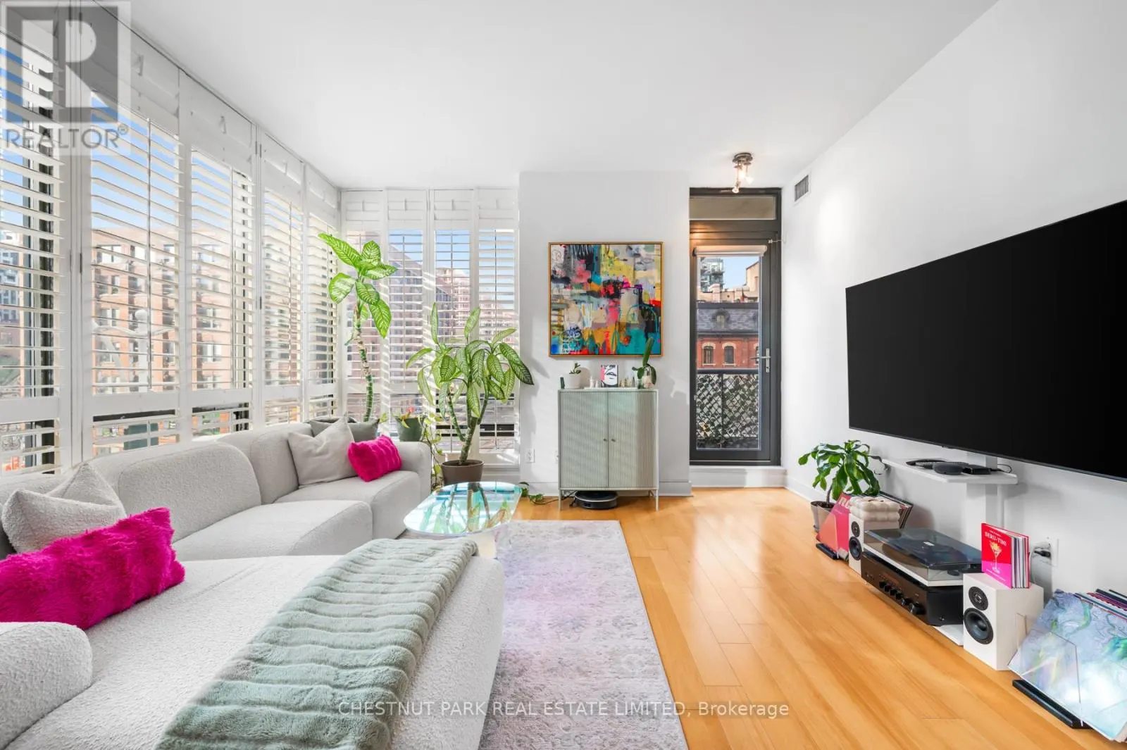 308 - 438 KING STREET W
