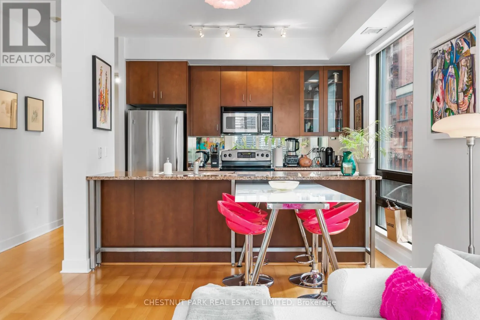 308 - 438 KING STREET W