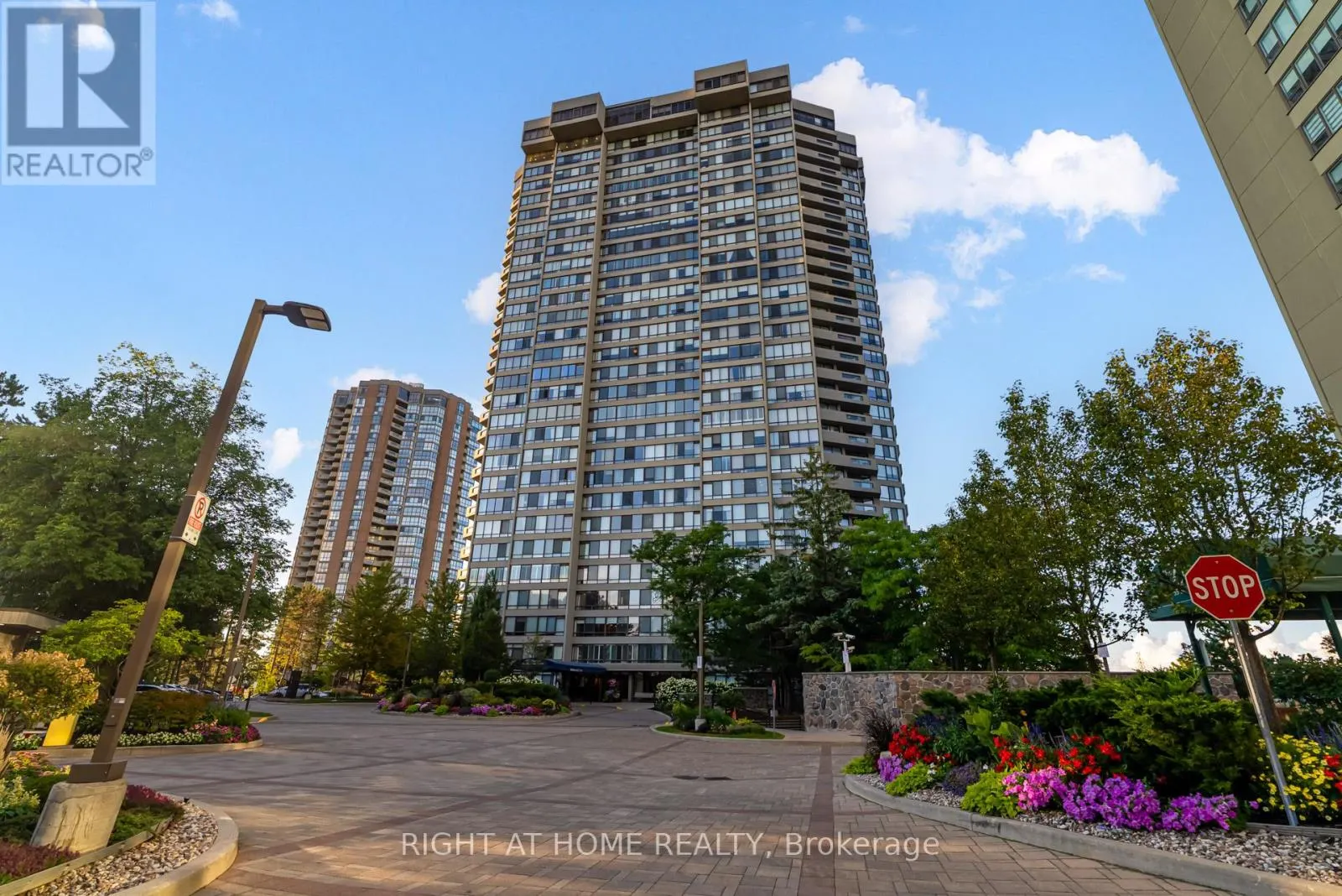707 - 65 SKYMARK DRIVE, #707