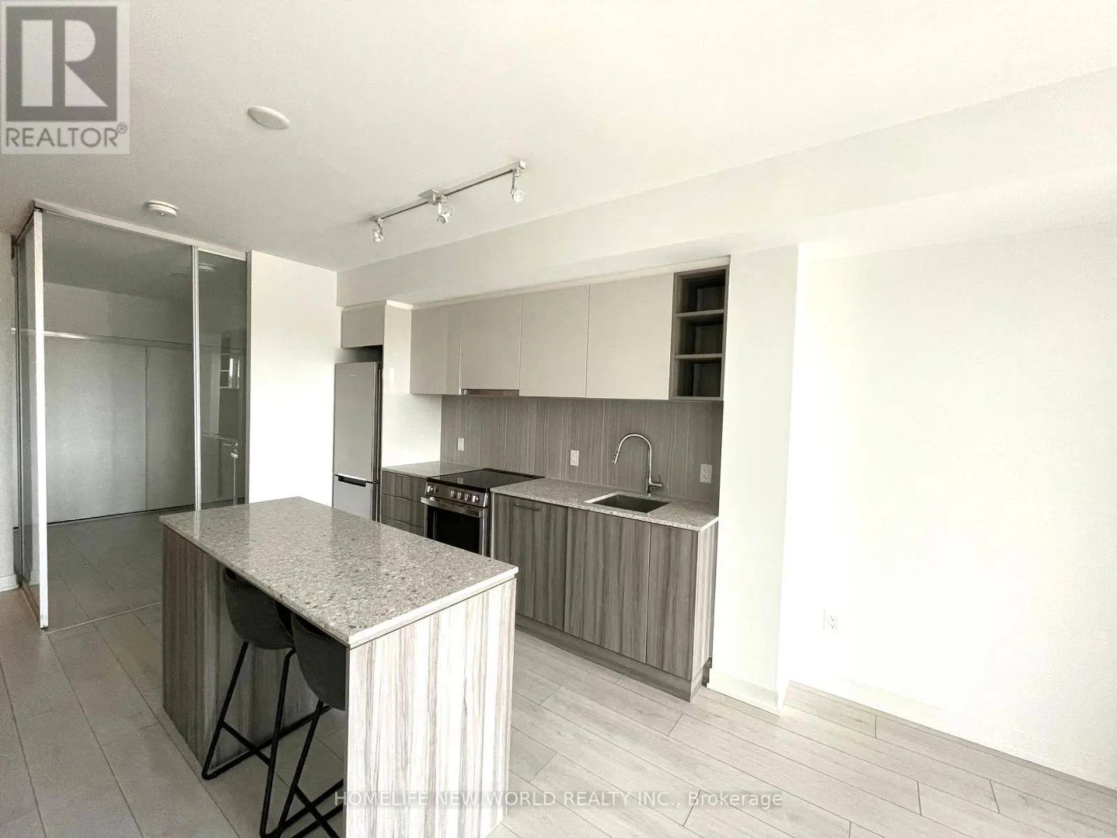 415 - 31 TIPPETT ROAD
