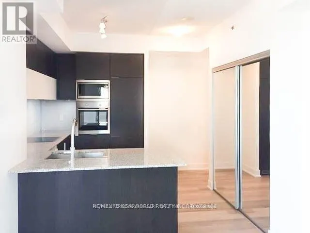 2703 - 318 RICHMOND STREET W