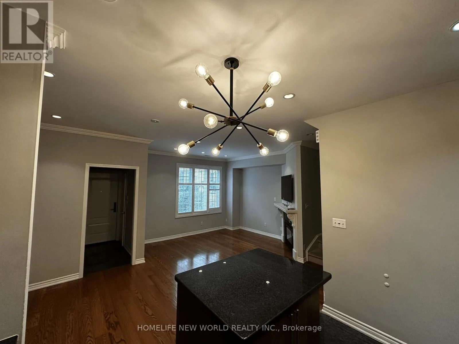 204 - 11 EVERSON DRIVE