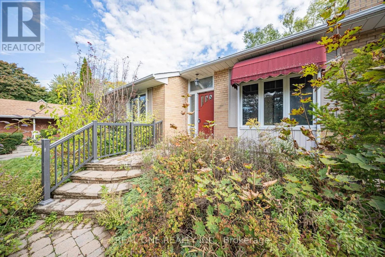 60 PAPERBIRCH DRIVE