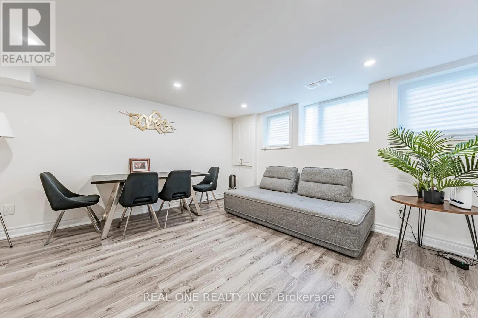 60 PAPERBIRCH DRIVE