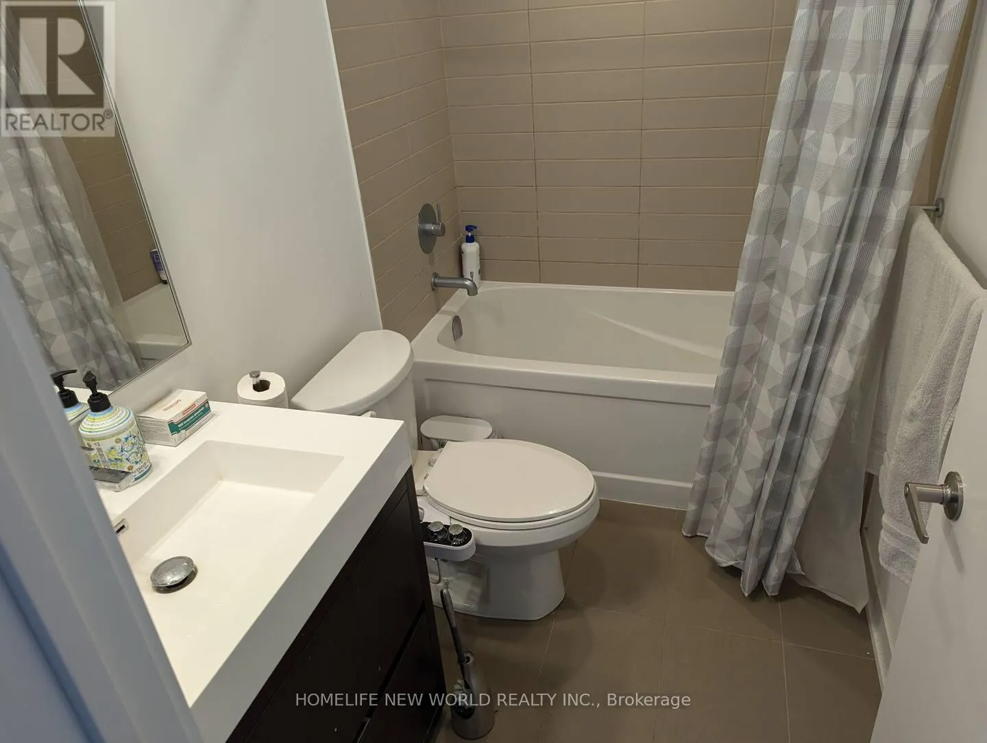 ROOM 1 - 72 HOOYO TERRACE