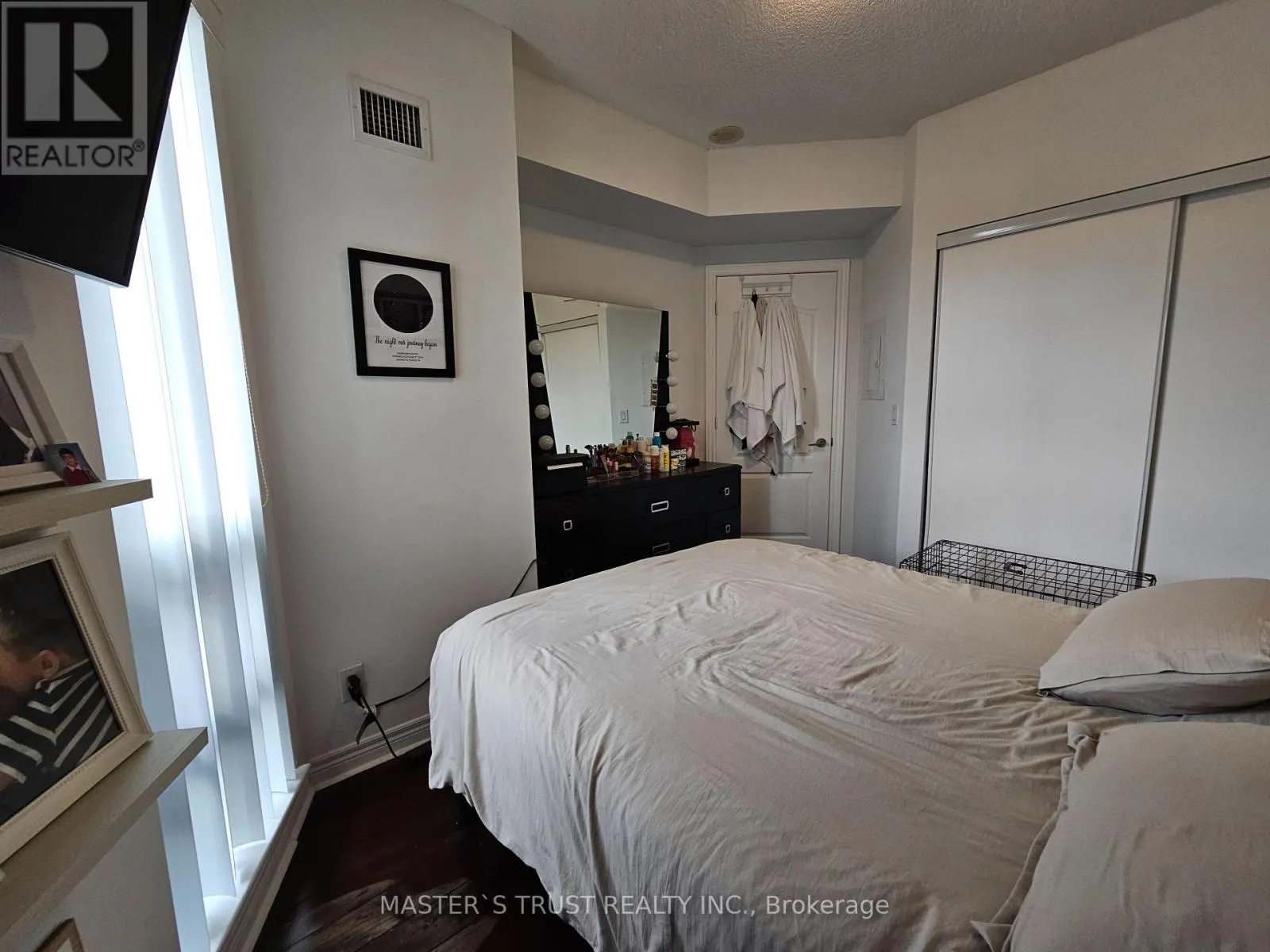 215 - 2756 OLD LESLIE STREET
