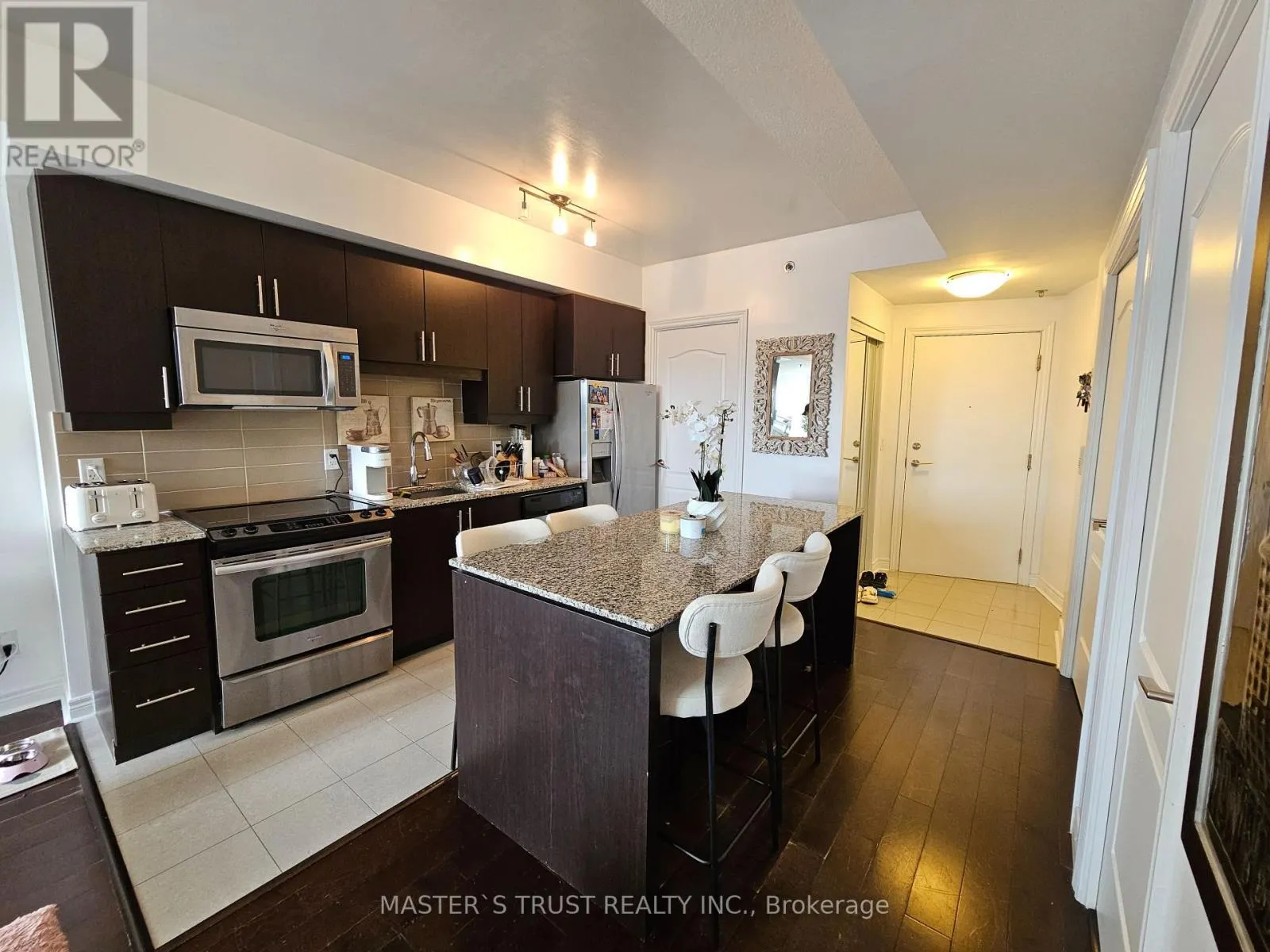 215 - 2756 OLD LESLIE STREET
