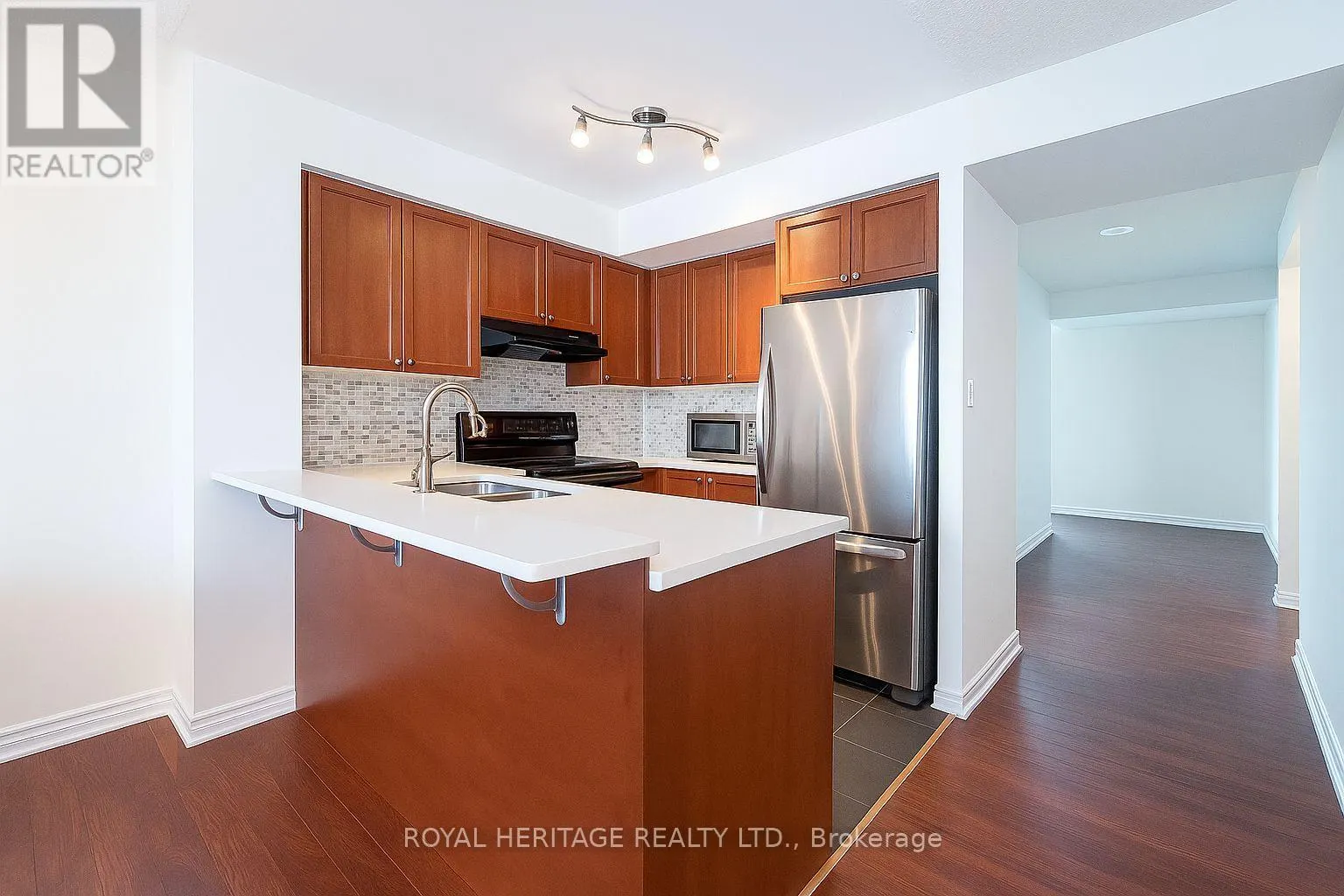 905 - 230 KING STREET E
