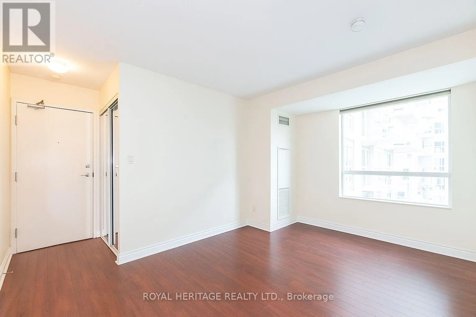 905 - 230 KING STREET E