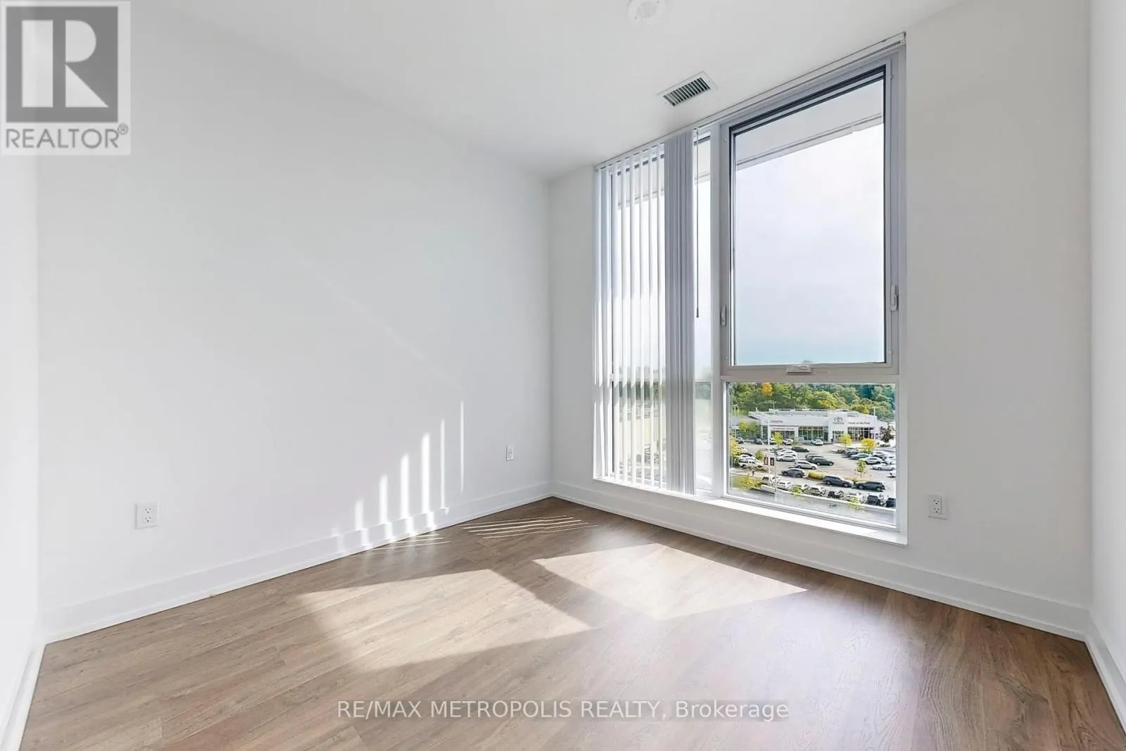 638 - 20 INN ON THE PARK DRIVE