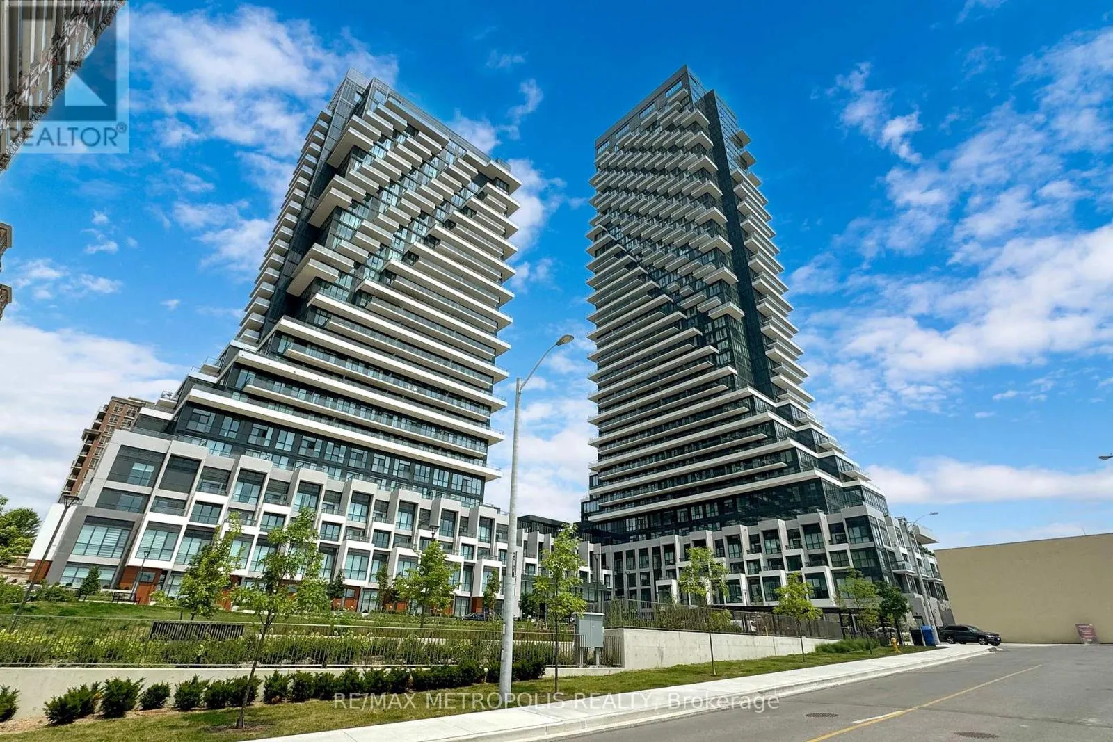 638 - 20 INN ON THE PARK DRIVE