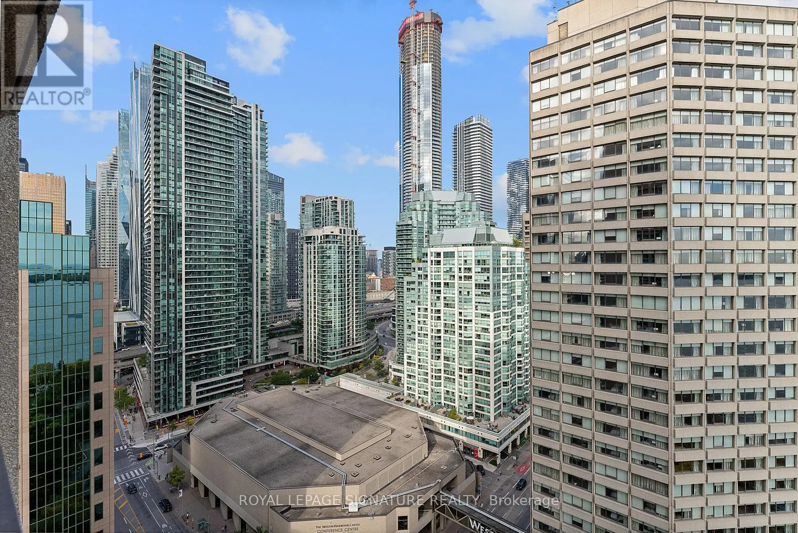 2436 - 33 HARBOUR SQUARE