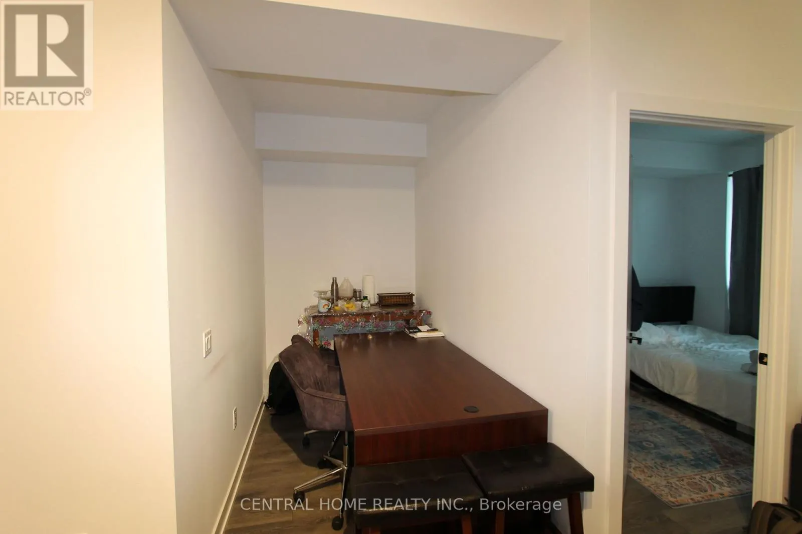 2708 - 127 BROADWAY AVENUE