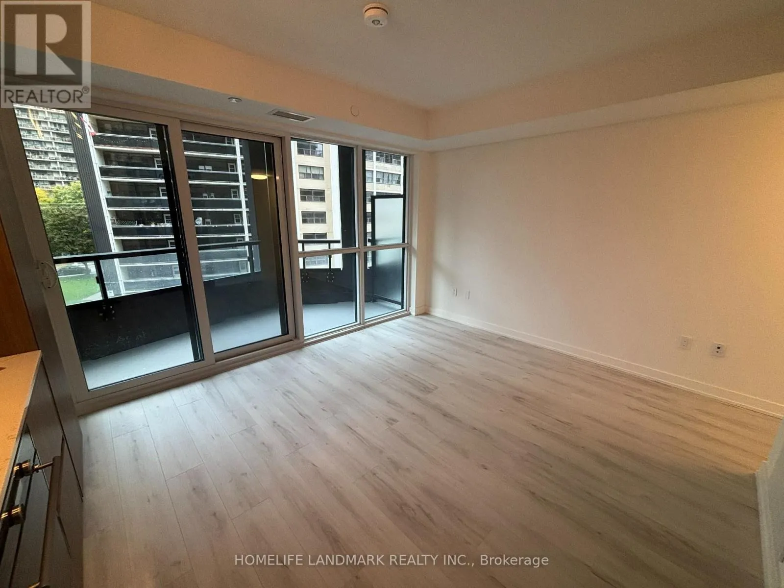315 - 120 BROADWAY AVENUE