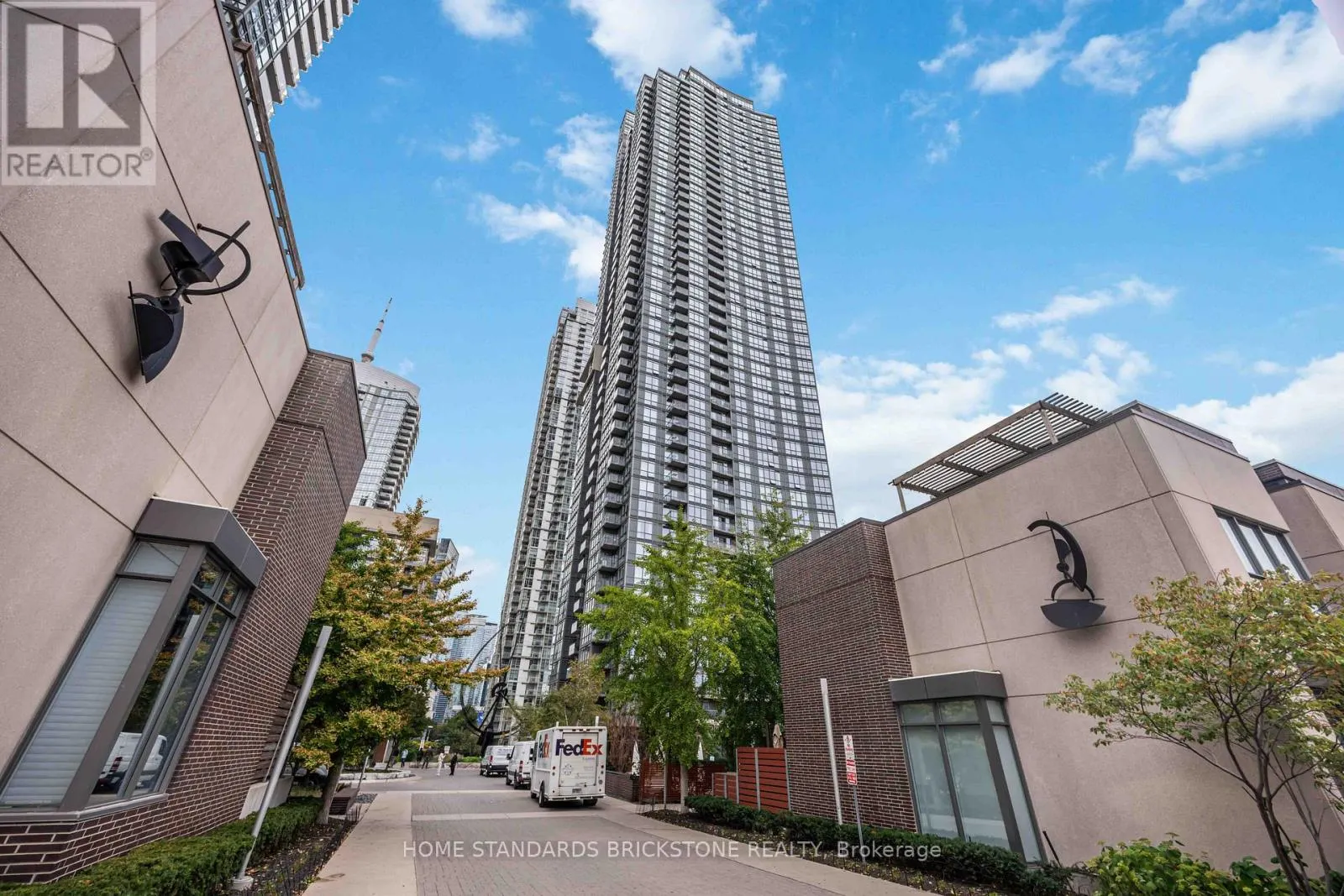 1116 - 11 BRUNEL COURT