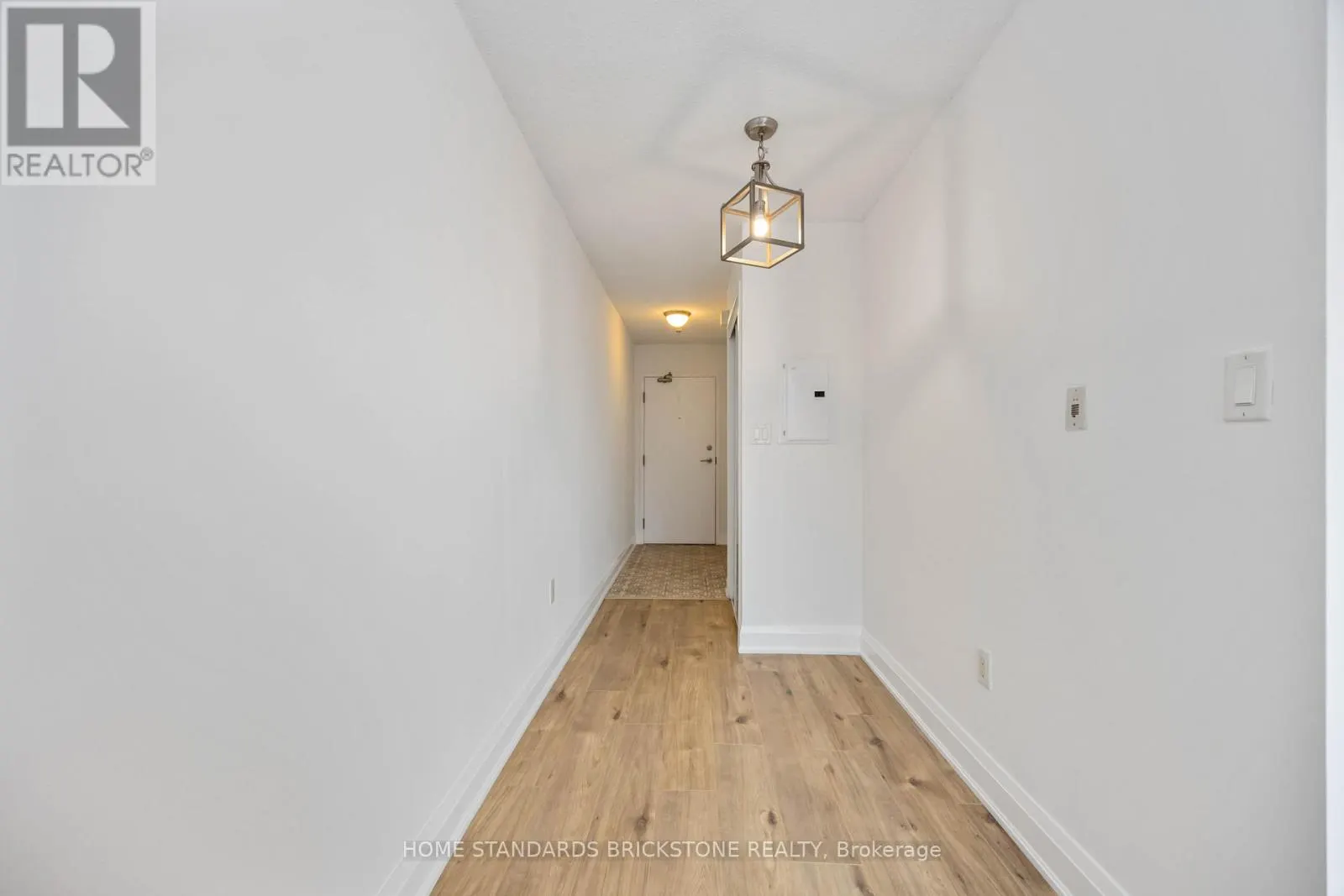 1116 - 11 BRUNEL COURT