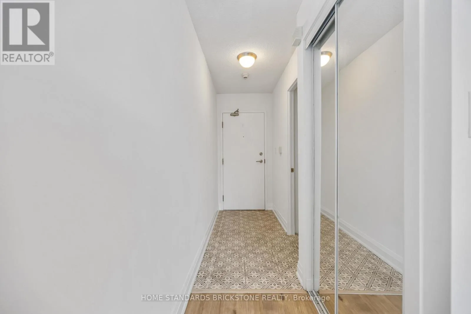 1116 - 11 BRUNEL COURT