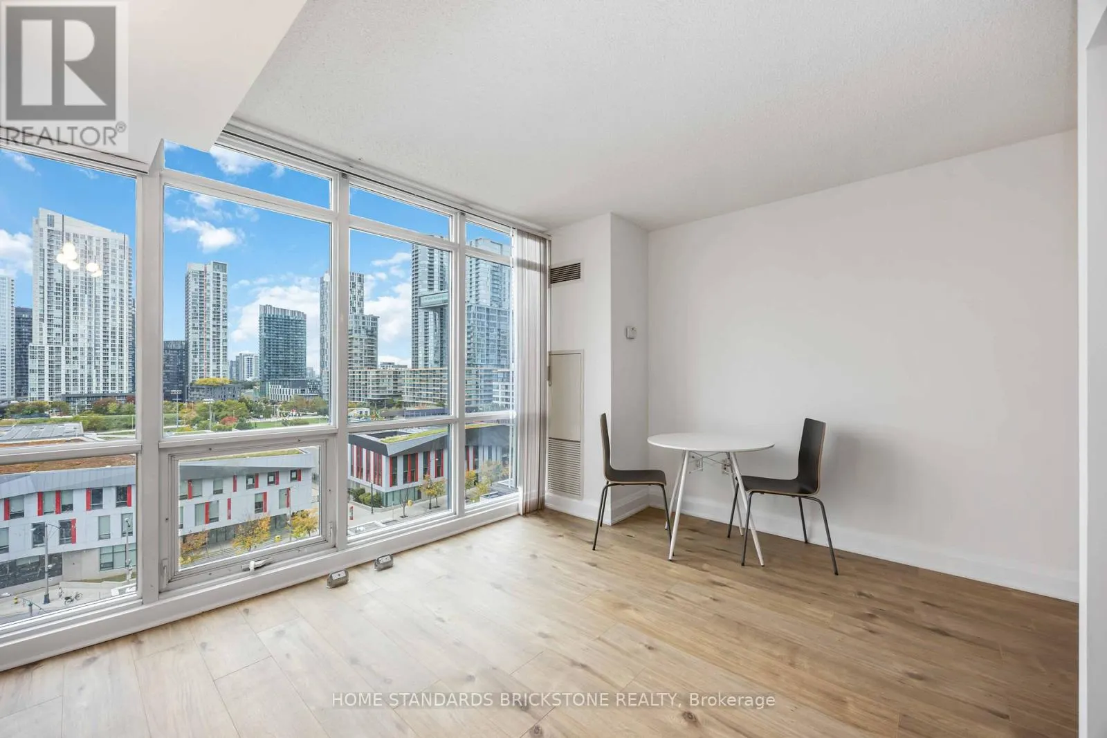 1116 - 11 BRUNEL COURT