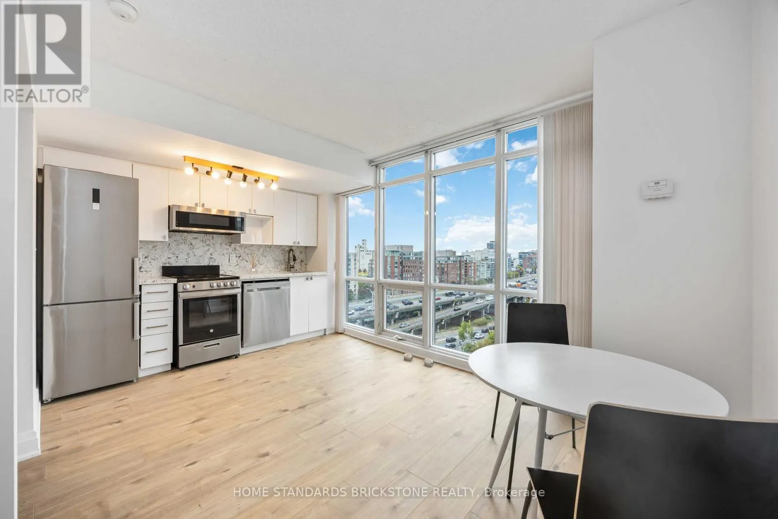 1116 - 11 BRUNEL COURT